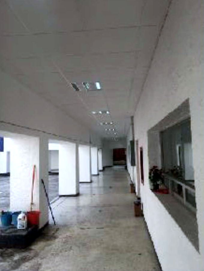 Pasillo interior durante los trabajos.