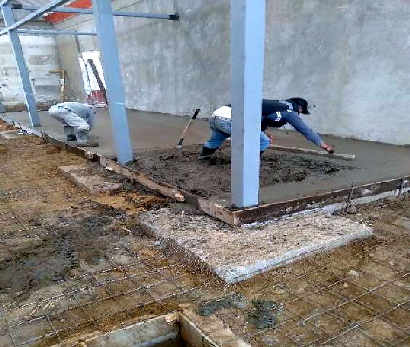 Colado y nivelación del piso de la nave.