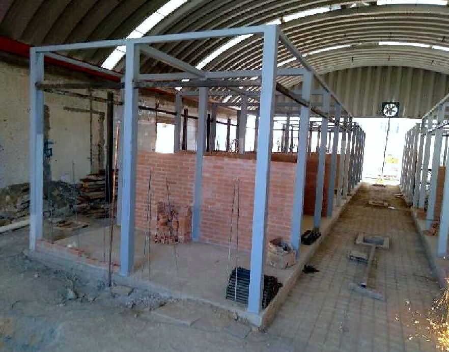 Levantado de los locales de tabique bajo la estructura.