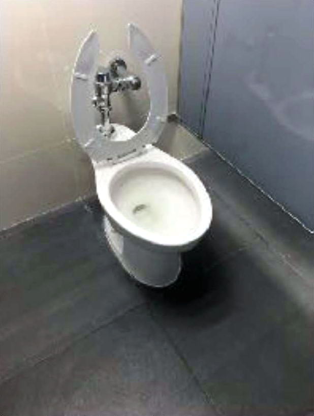 Mueble de baño instalado.