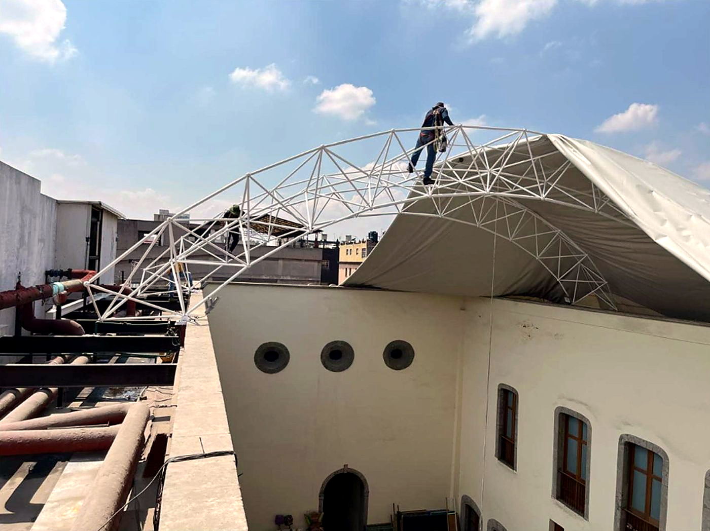 Colocación de la estructura sobre el patio.